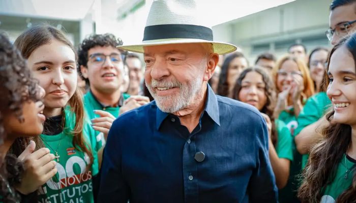 "Quem tinha que aumentar a taxa seríamos nós", diz Lula sobre EUA